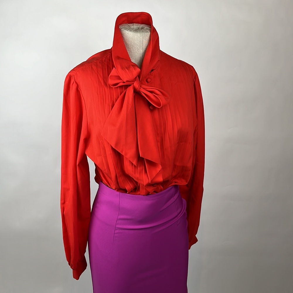 ❤️ True vintage red blouse with bow